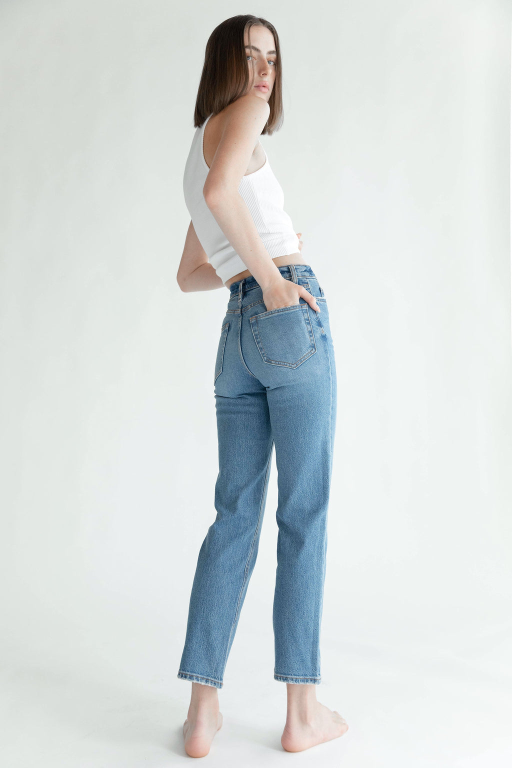 OAK ESSENTIAL STRAIGHT LEG HIGH-RISE JEAN