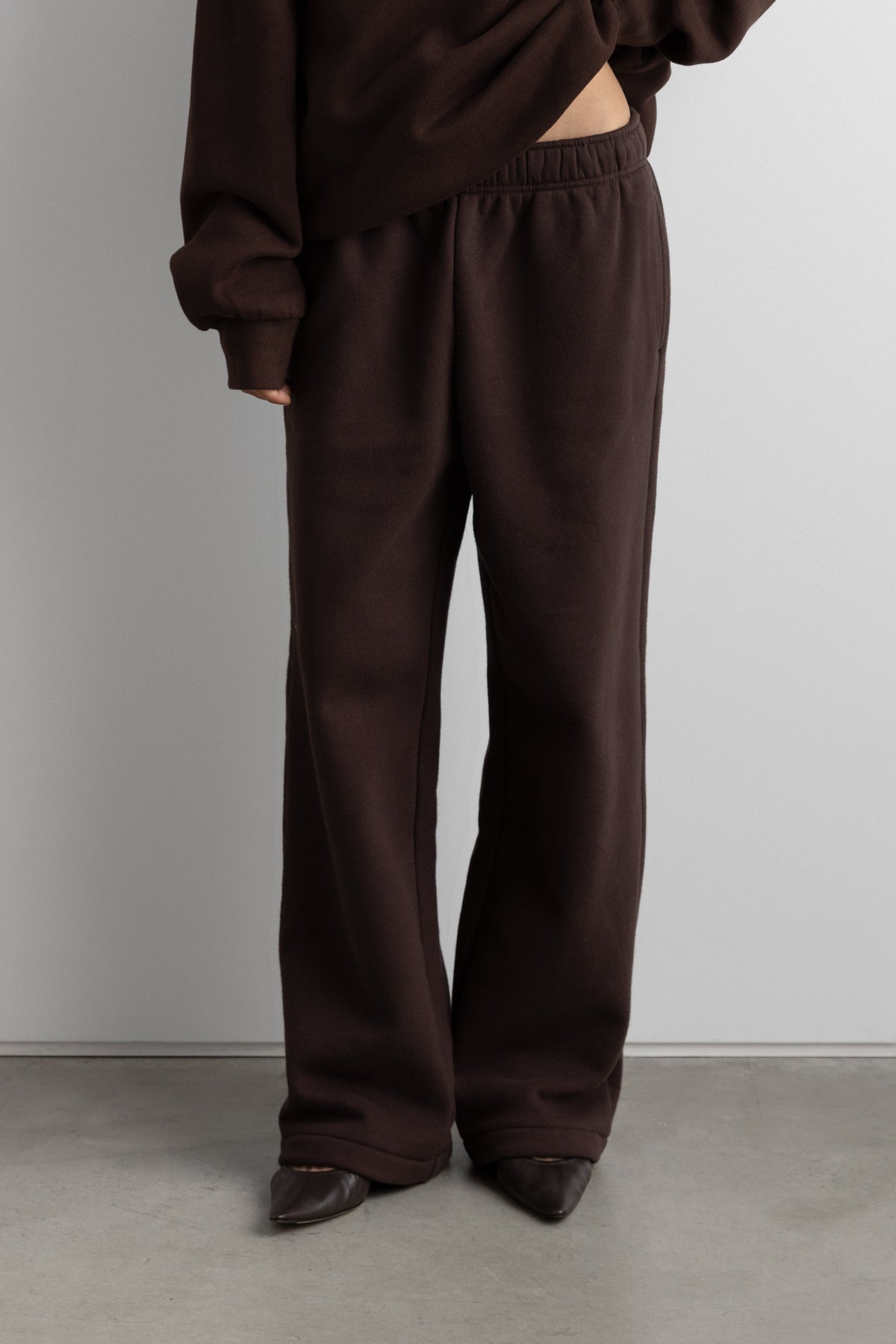 FLEECE STUDIO SWEATPANT WITH SHOCKCORD HEM