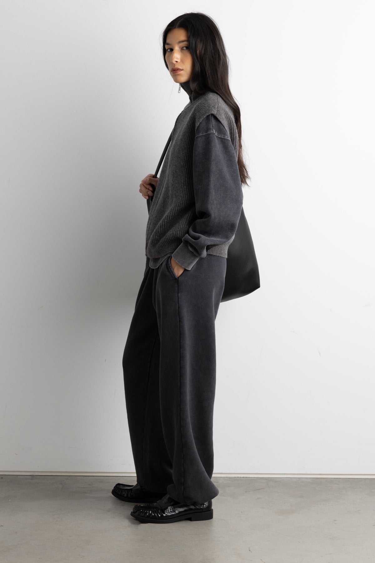 FLEECE STUDIO SWEATPANT WITH SHOCKCORD HEM