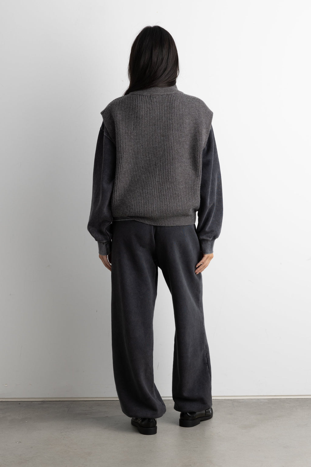 FLEECE STUDIO SWEATPANT WITH SHOCKCORD HEM