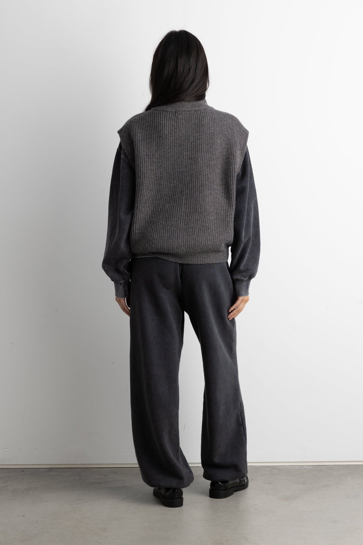 FLEECE STUDIO SWEATPANT WITH SHOCKCORD HEM