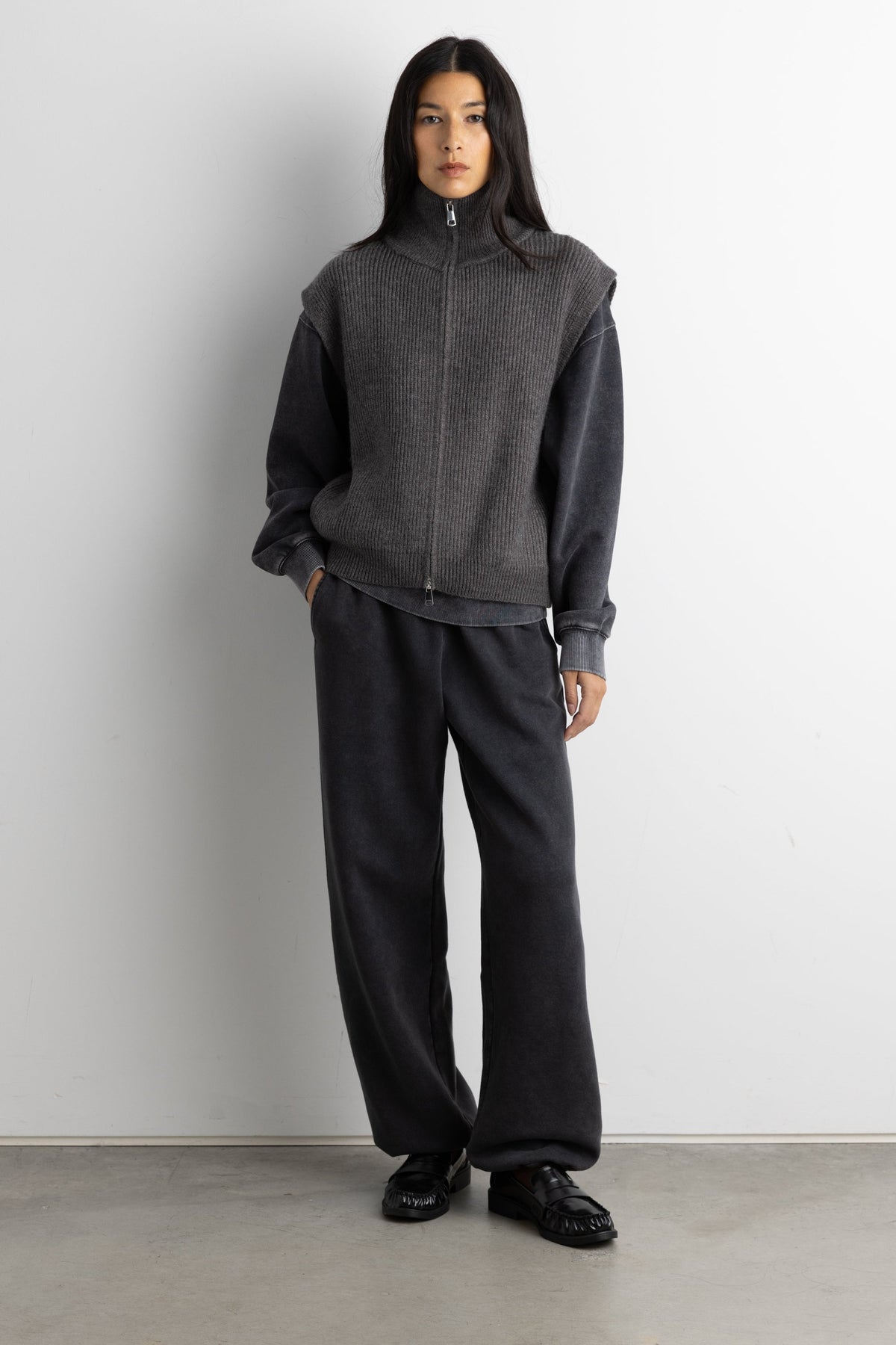 FLEECE STUDIO SWEATPANT WITH SHOCKCORD HEM
