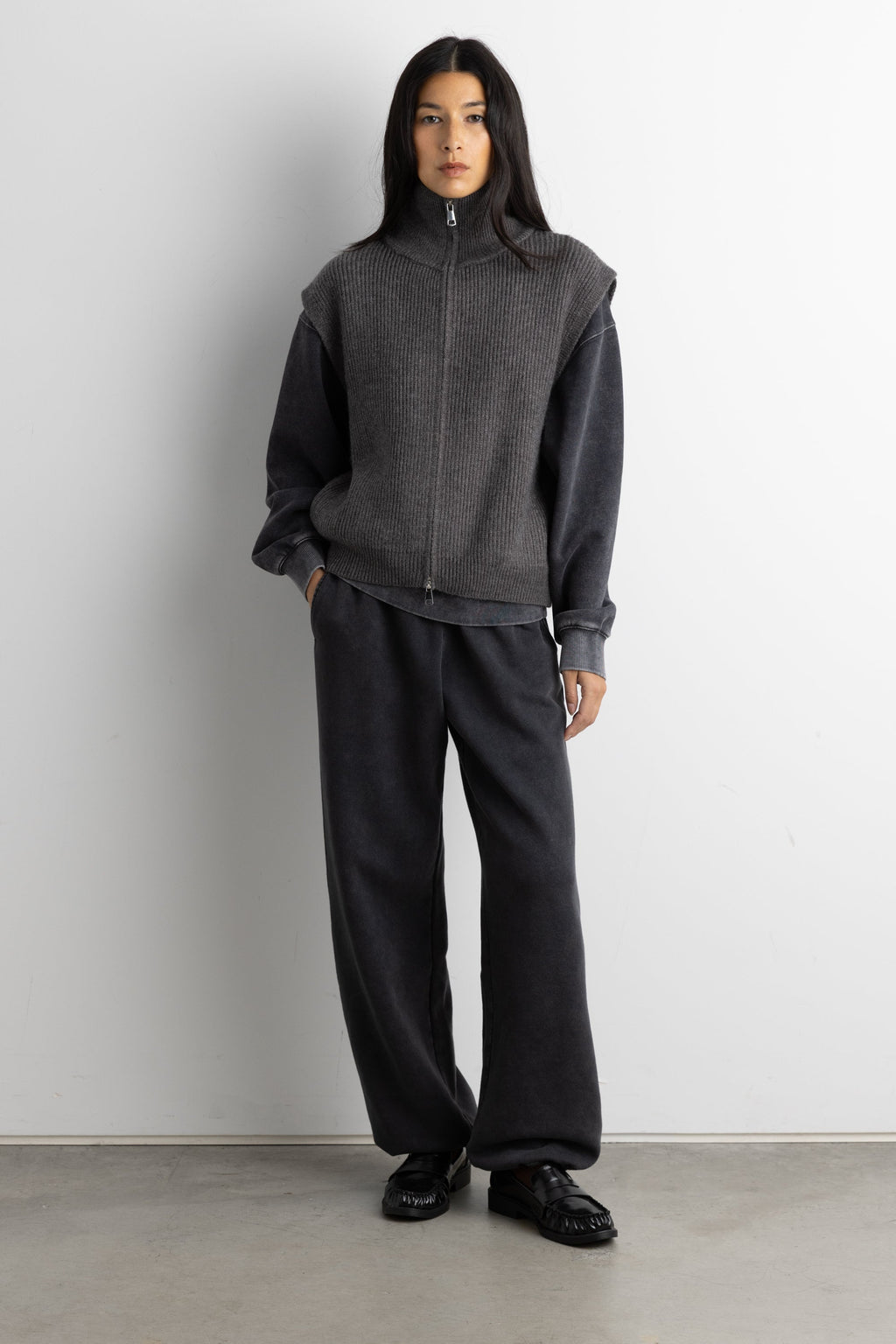 FLEECE STUDIO SWEATPANT WITH SHOCKCORD HEM