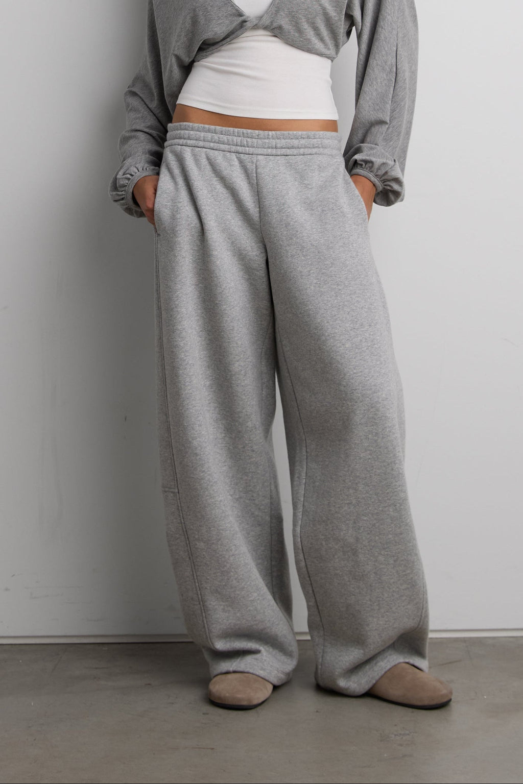 FLEECE STUDIO BARREL LEG SWEATPANT