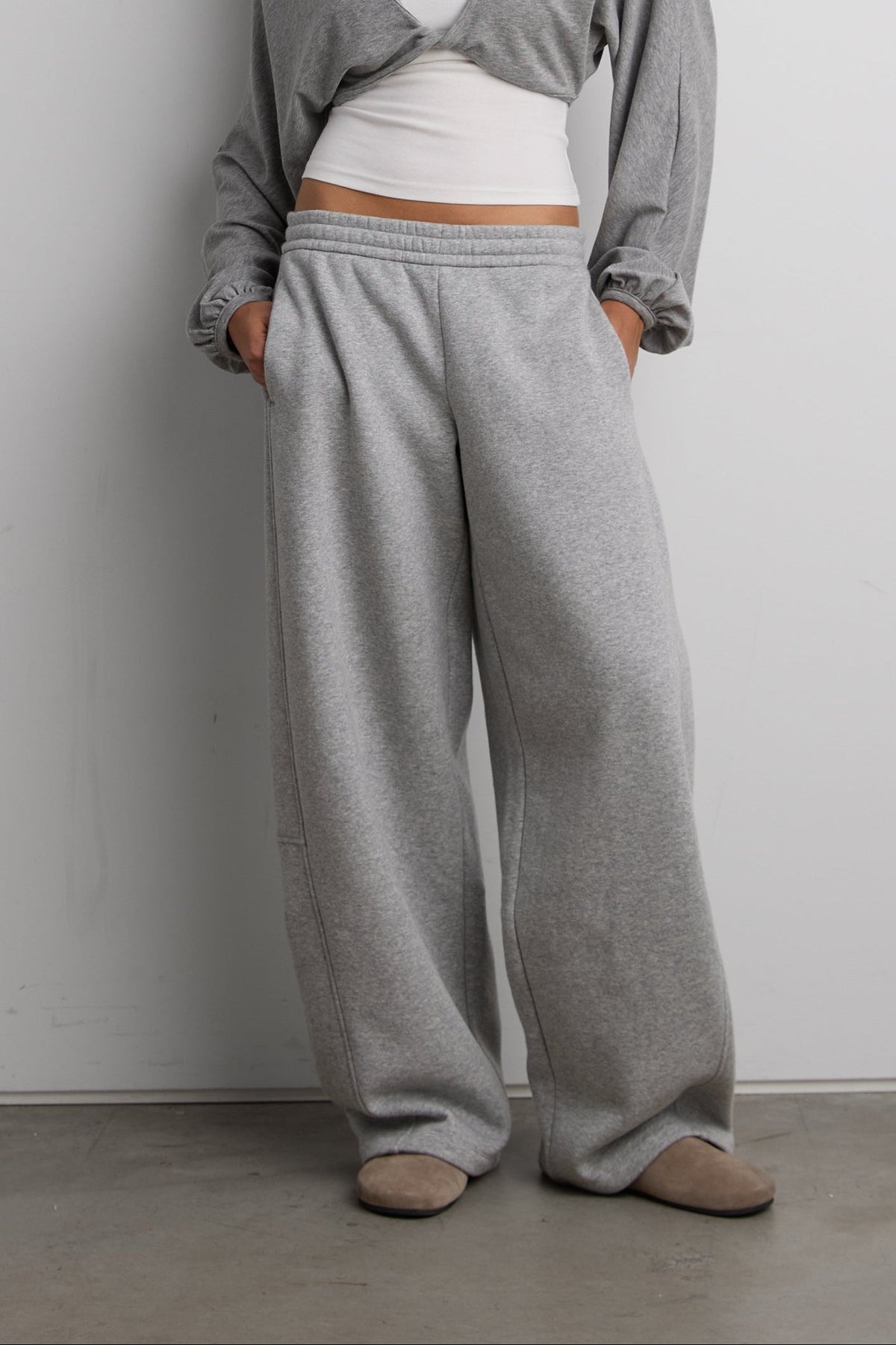FLEECE STUDIO BARREL LEG SWEATPANT
