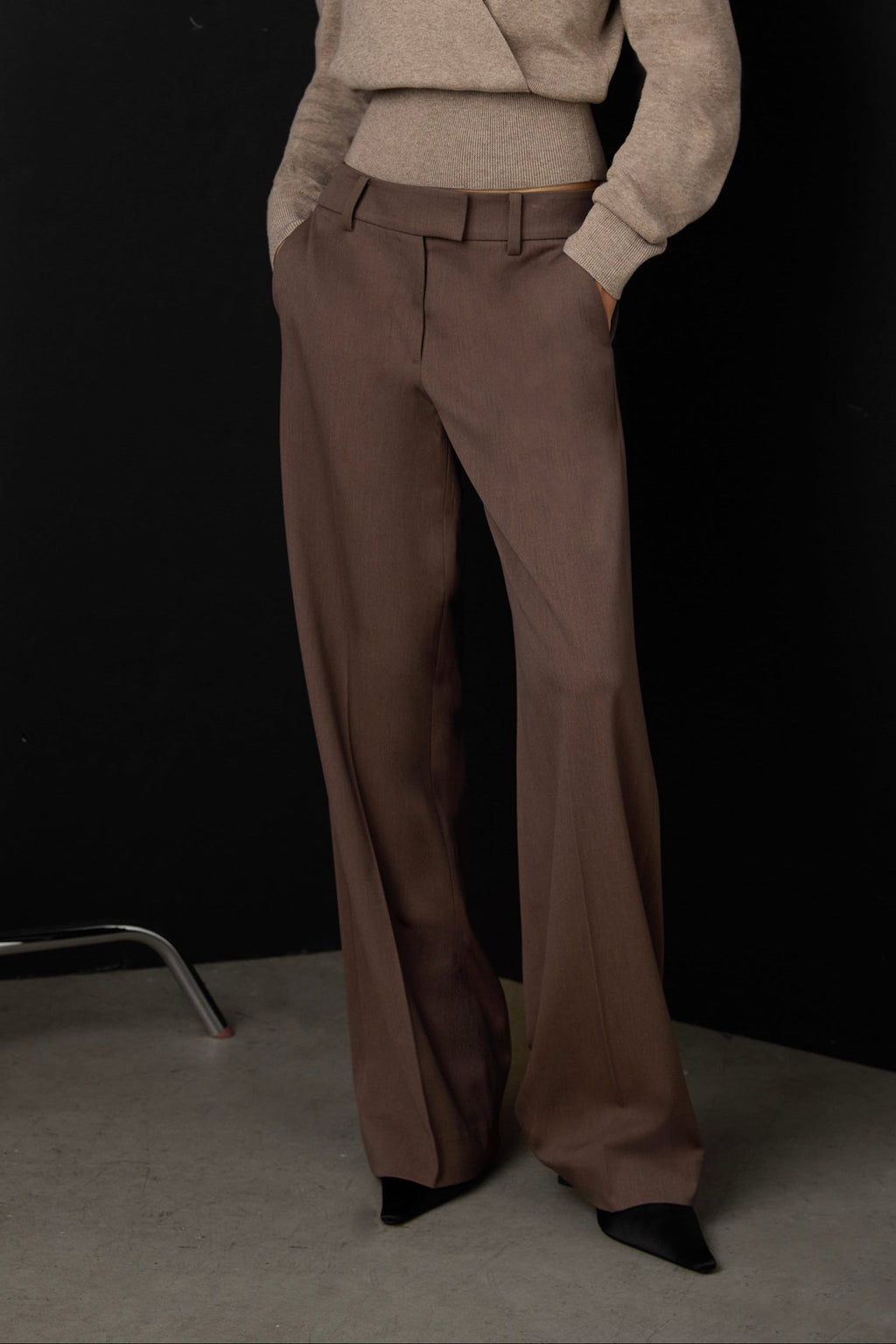 LOW-RISE STRAIGHT LEG TROUSER
