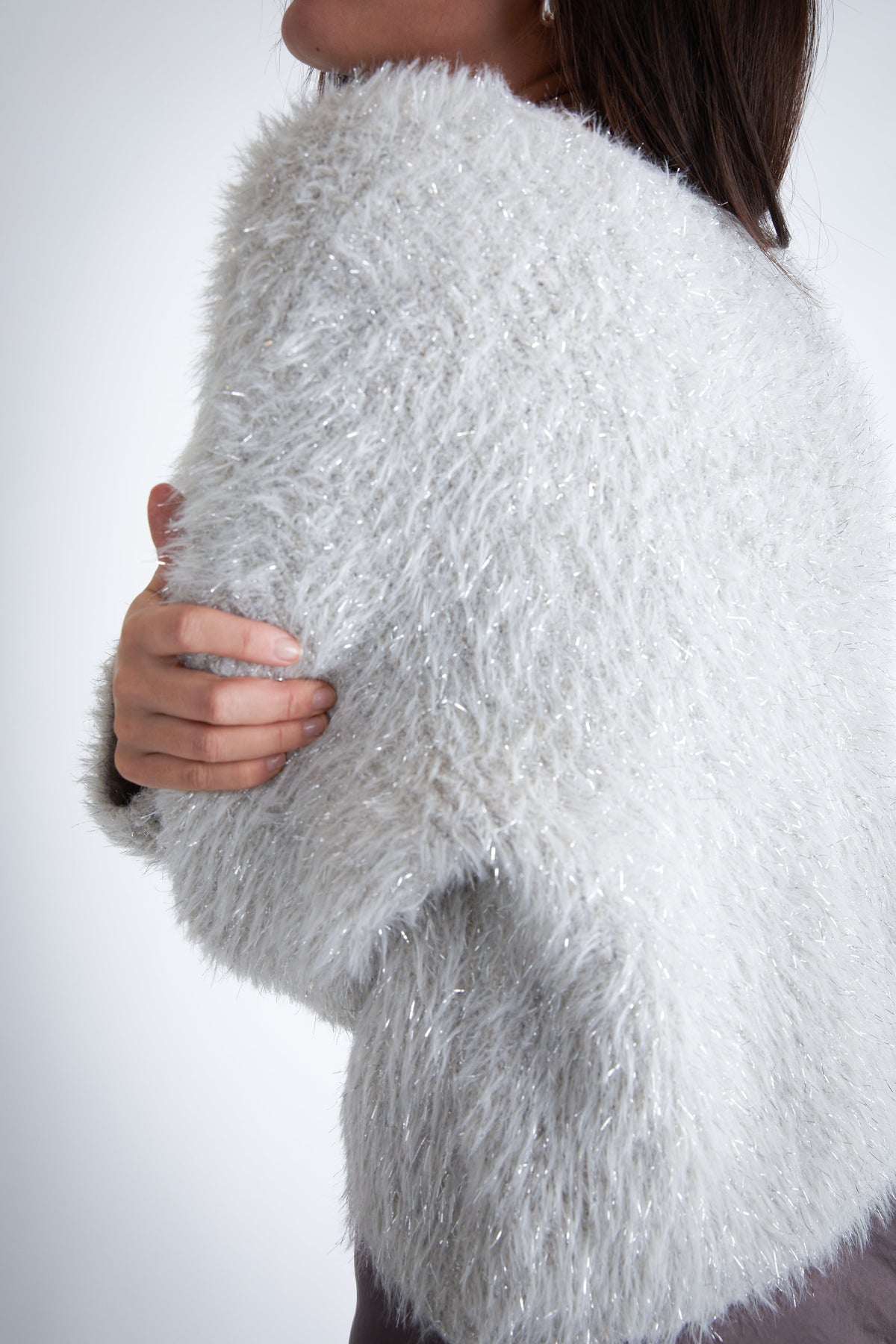 FUZZY V-NECK SWEATER